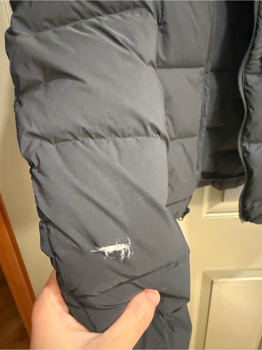 Mountain Hardwear Black Quilted Insulated Jacket - Picture 3 of 4